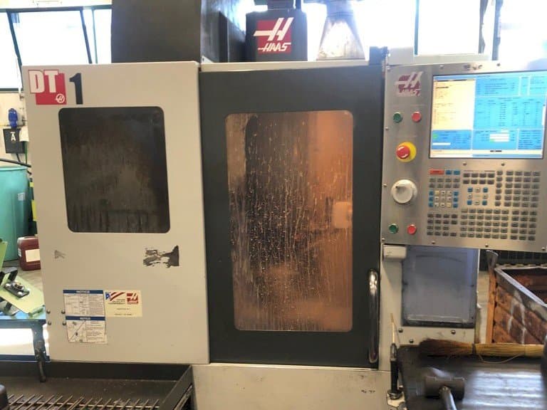 Prikaz  stroja HAAS DT1  sprijeda
