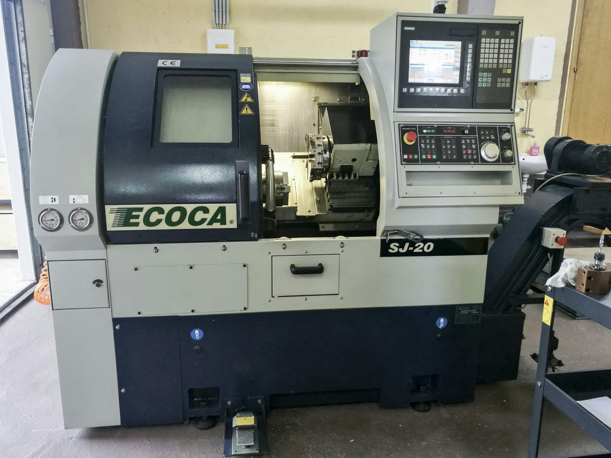 Prikaz  stroja ECOCA SJ-20 sprijeda