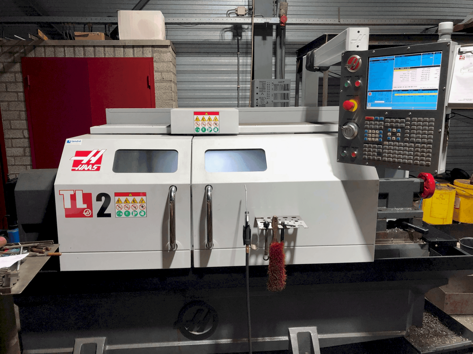 Prikaz  stroja HAAS TL-2  sprijeda