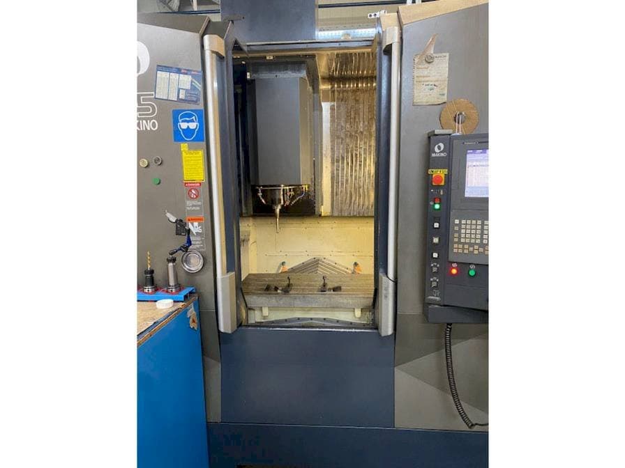 Prikaz  stroja Makino F5  sprijeda