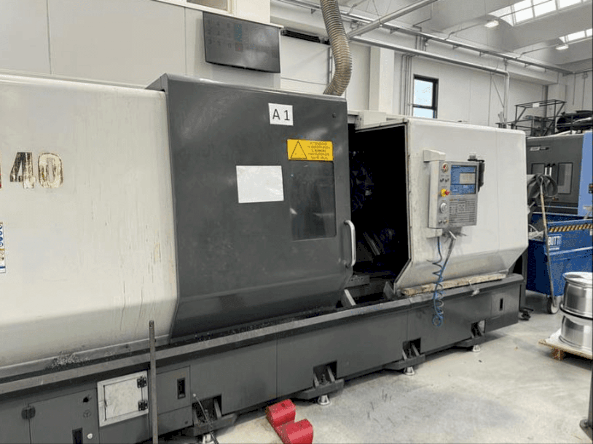 Prikaz  stroja HAAS ST40  sprijeda