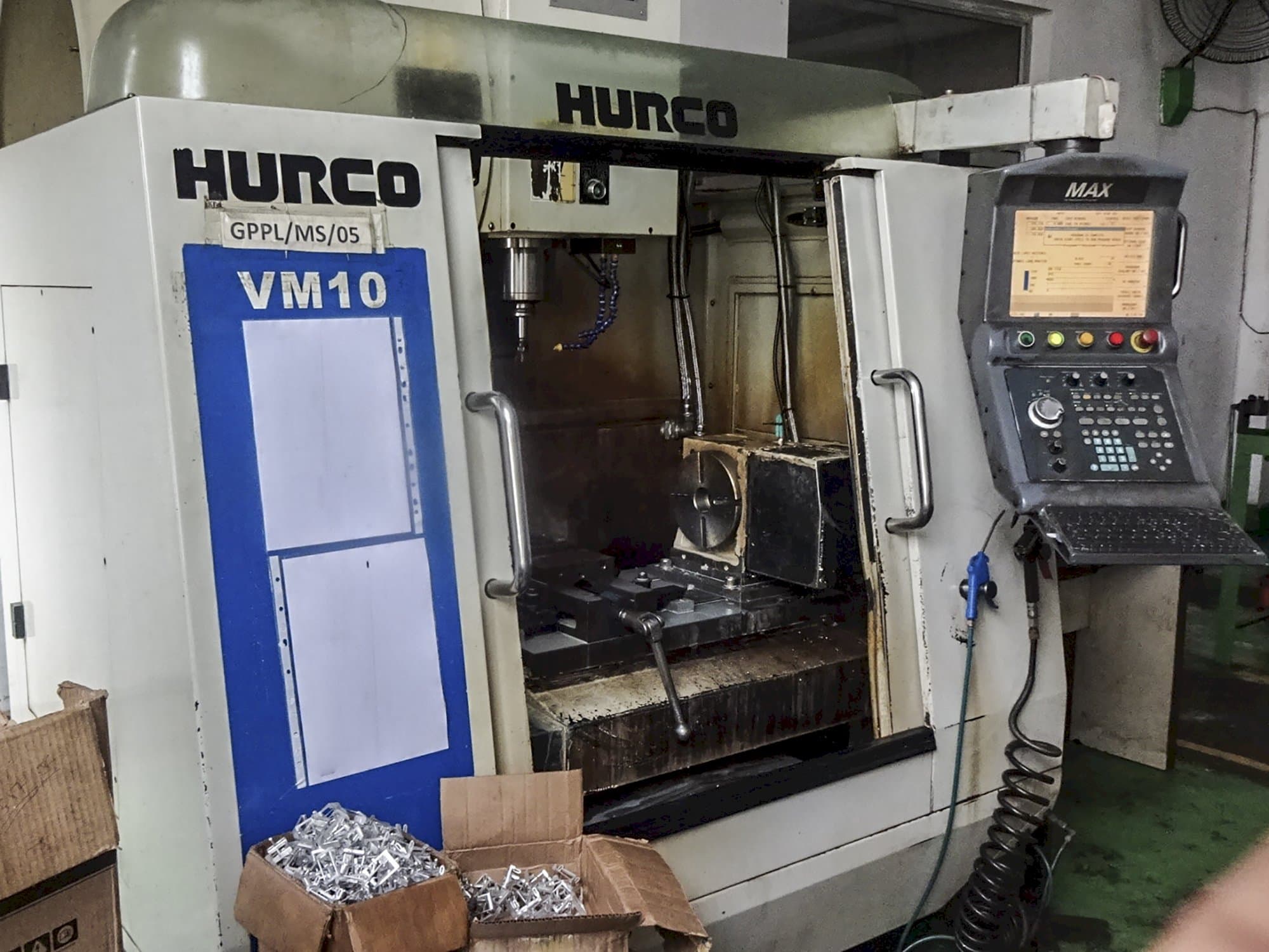 Prikaz stroja Hurco VM10 slijeva