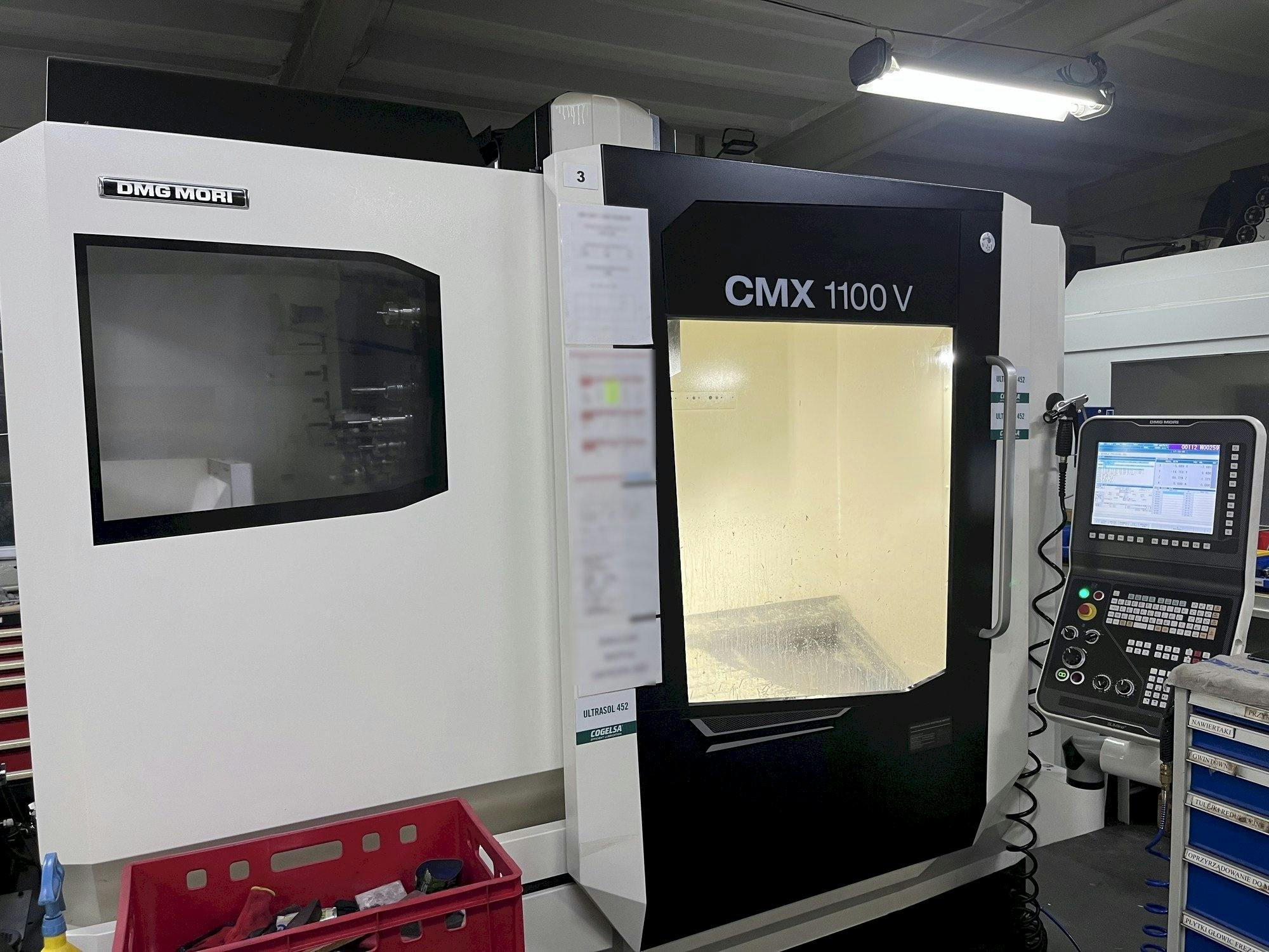 Prikaz lijeve strane  stroja DMG MORI CMX 1100 V