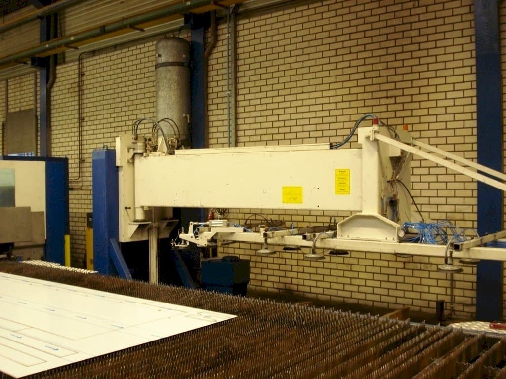 Prikaz stroja TRUMPF Loadmaster sprijeda