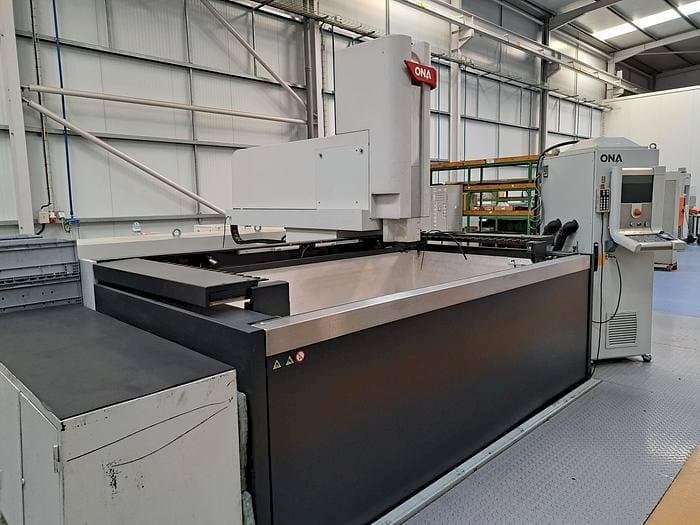 Prikaz stroja ONA QX8 B1 L sprijeda