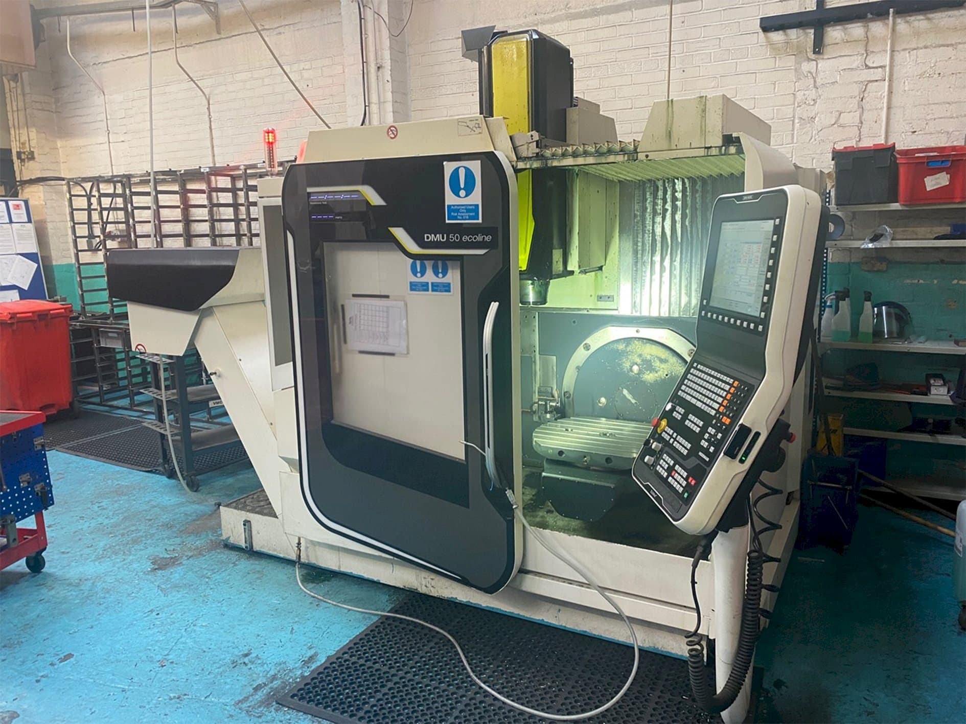 Prikaz  stroja DMG DMU Ecoline 50 5 Axis VMC  sprijeda