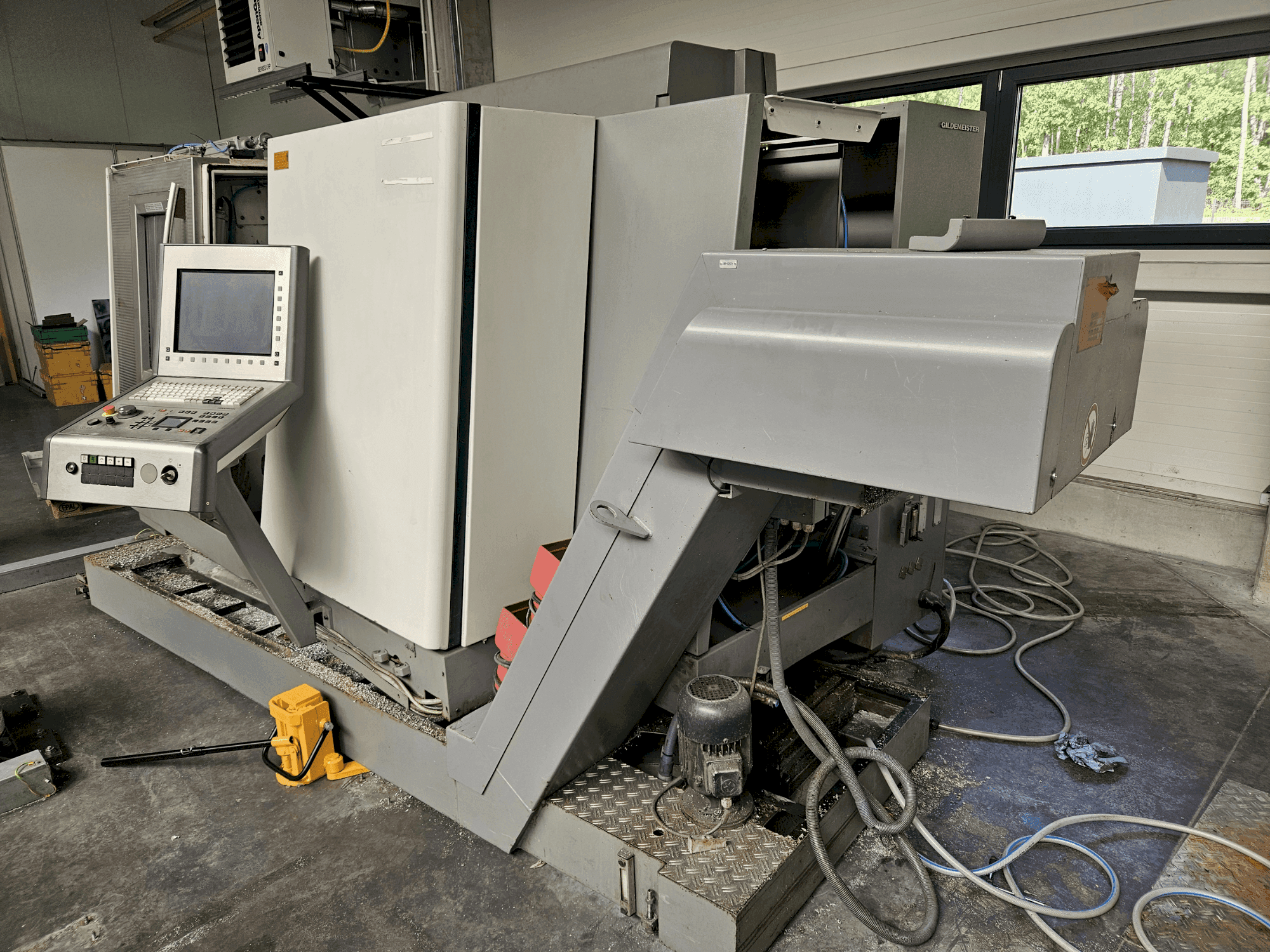 Prikaz  stroja Gildemeister CTX 420 Linear  sprijeda