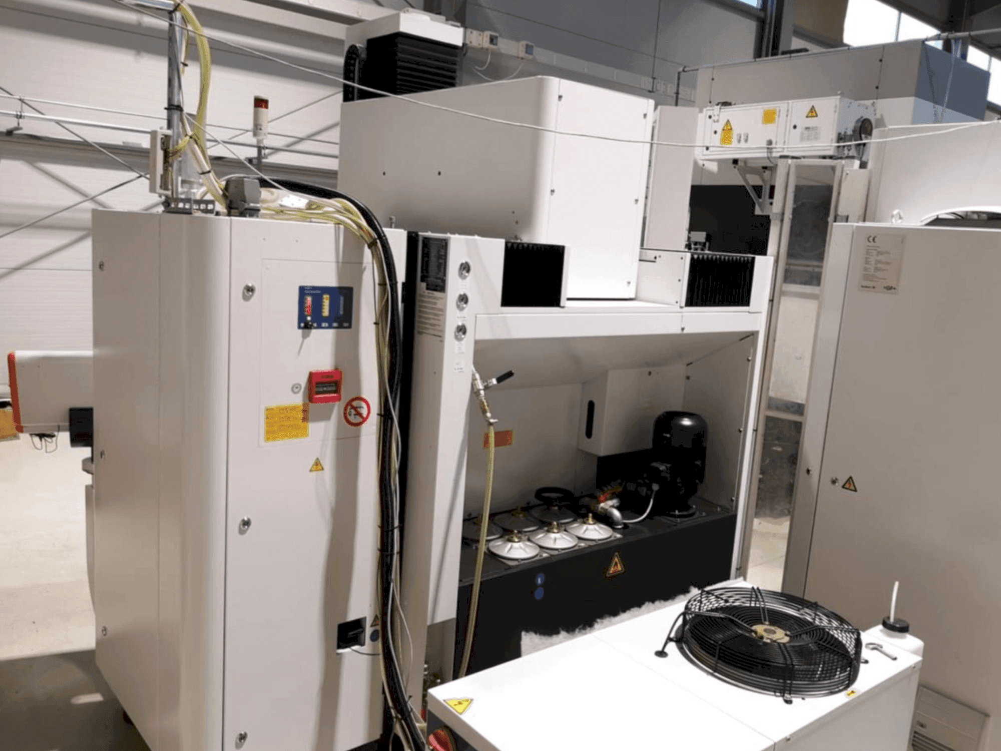 Prikaz stroja AgieCharmilles FORM P 600 sprijeda