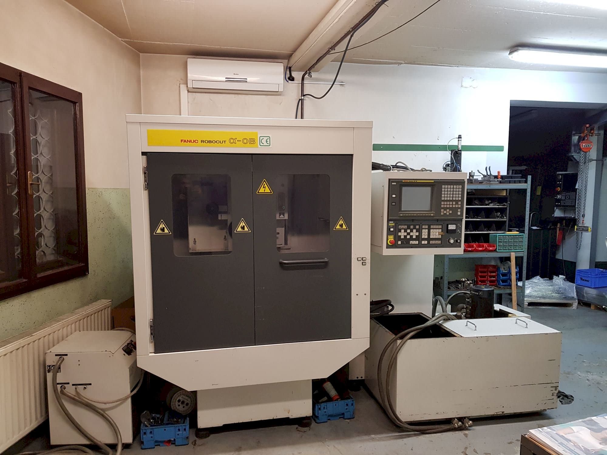 Prikaz stroja FANUC Robocut ALPHA- 0B sprijeda