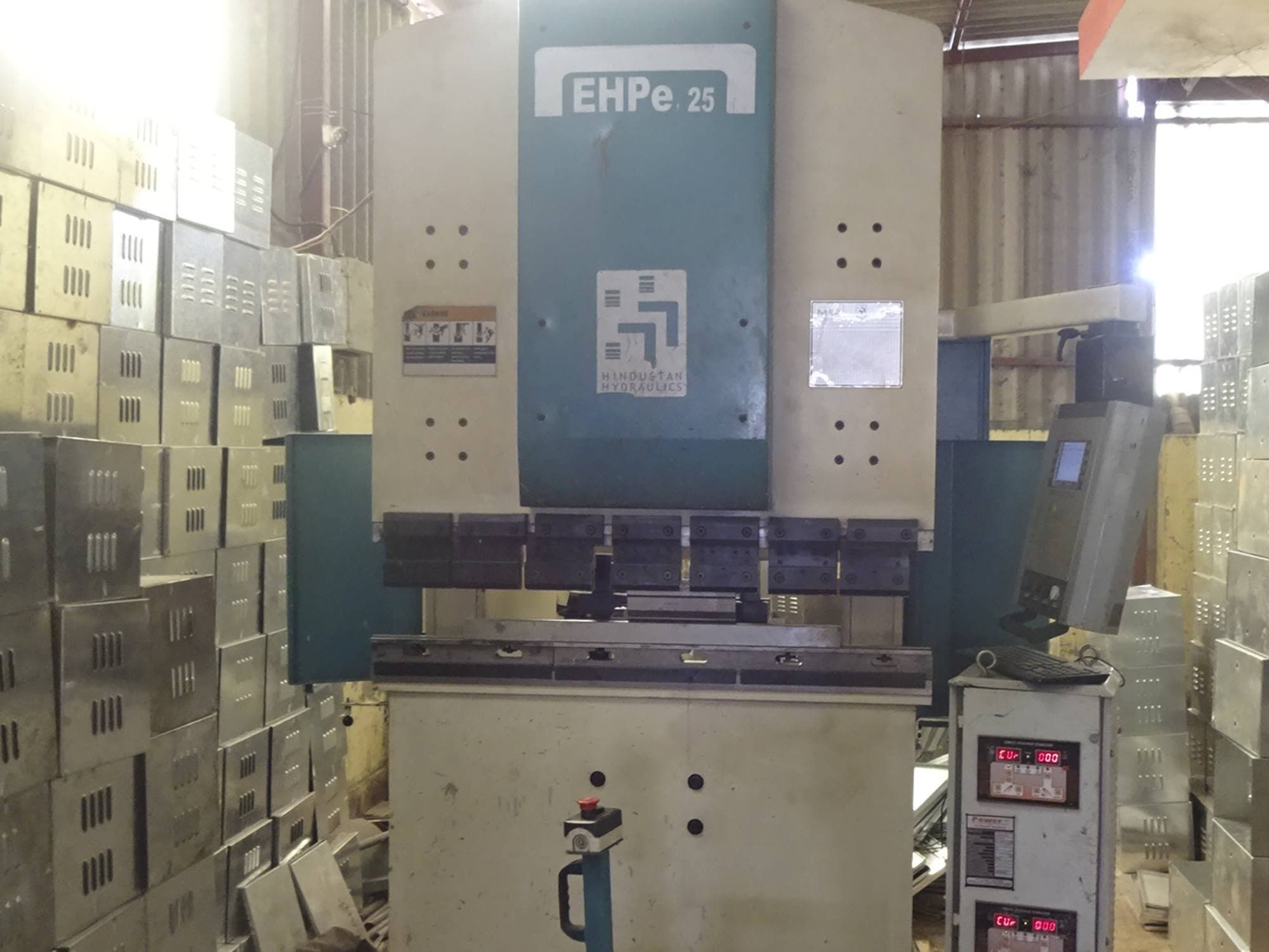 Prikaz stroja Hindustan Hydraulics EHPe 25 sprijeda