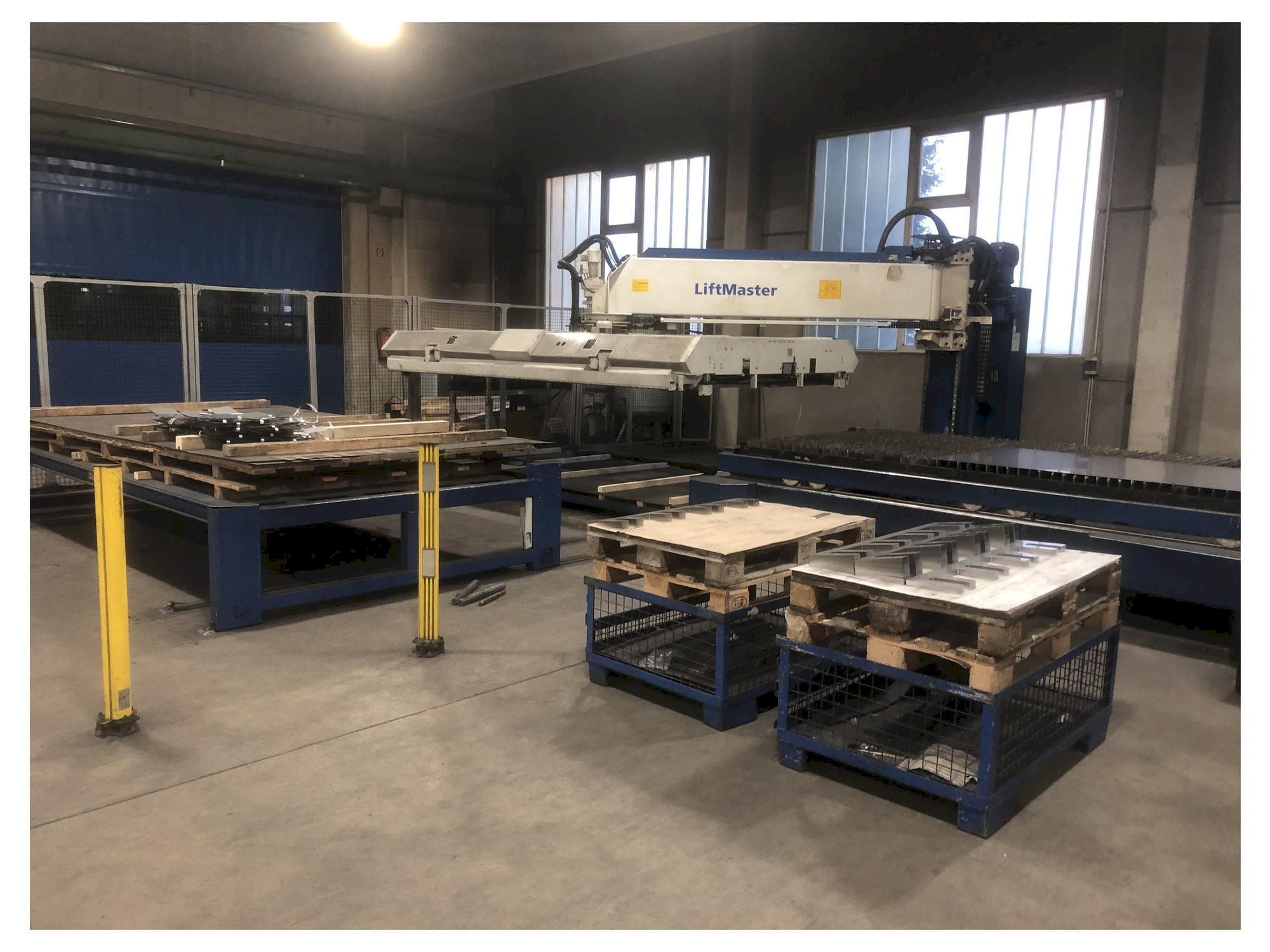Prikaz stroja TRUMPF TruLaser 5040 + Liftmaster sprijeda
