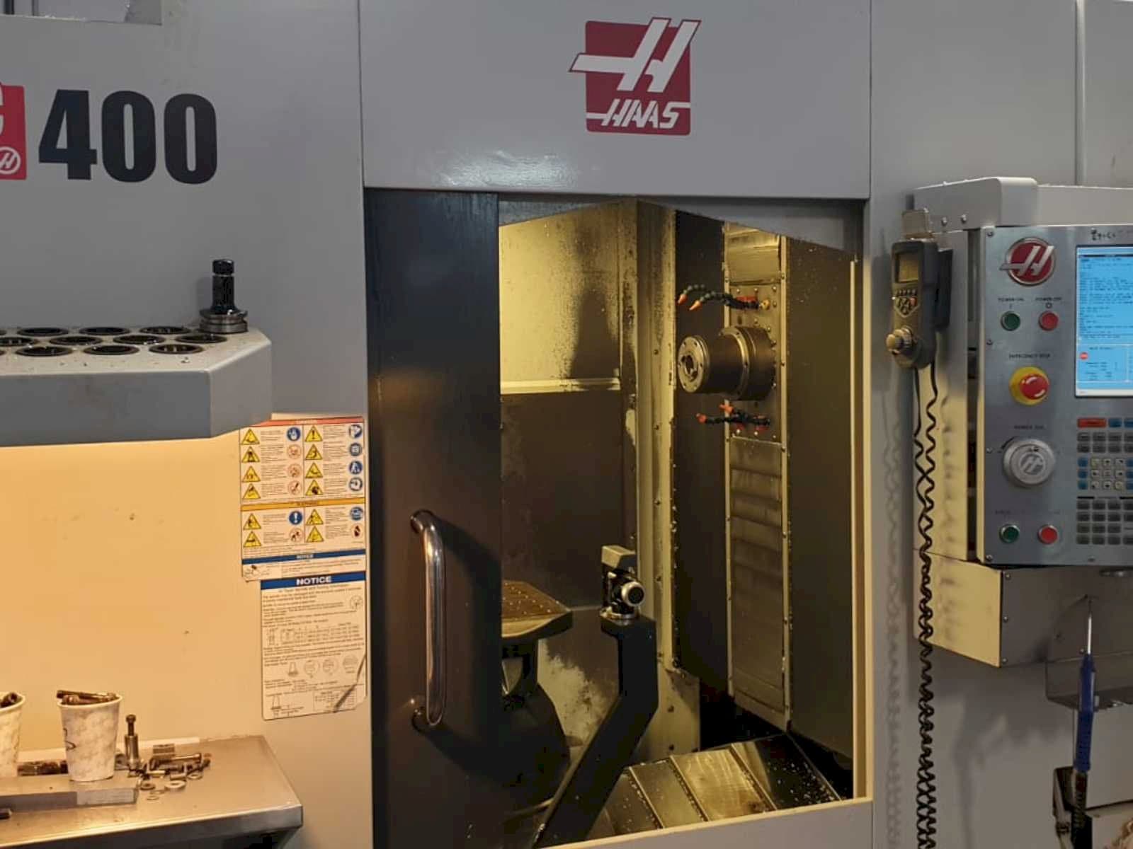 Prikaz stroja HAAS EC400 sprijeda