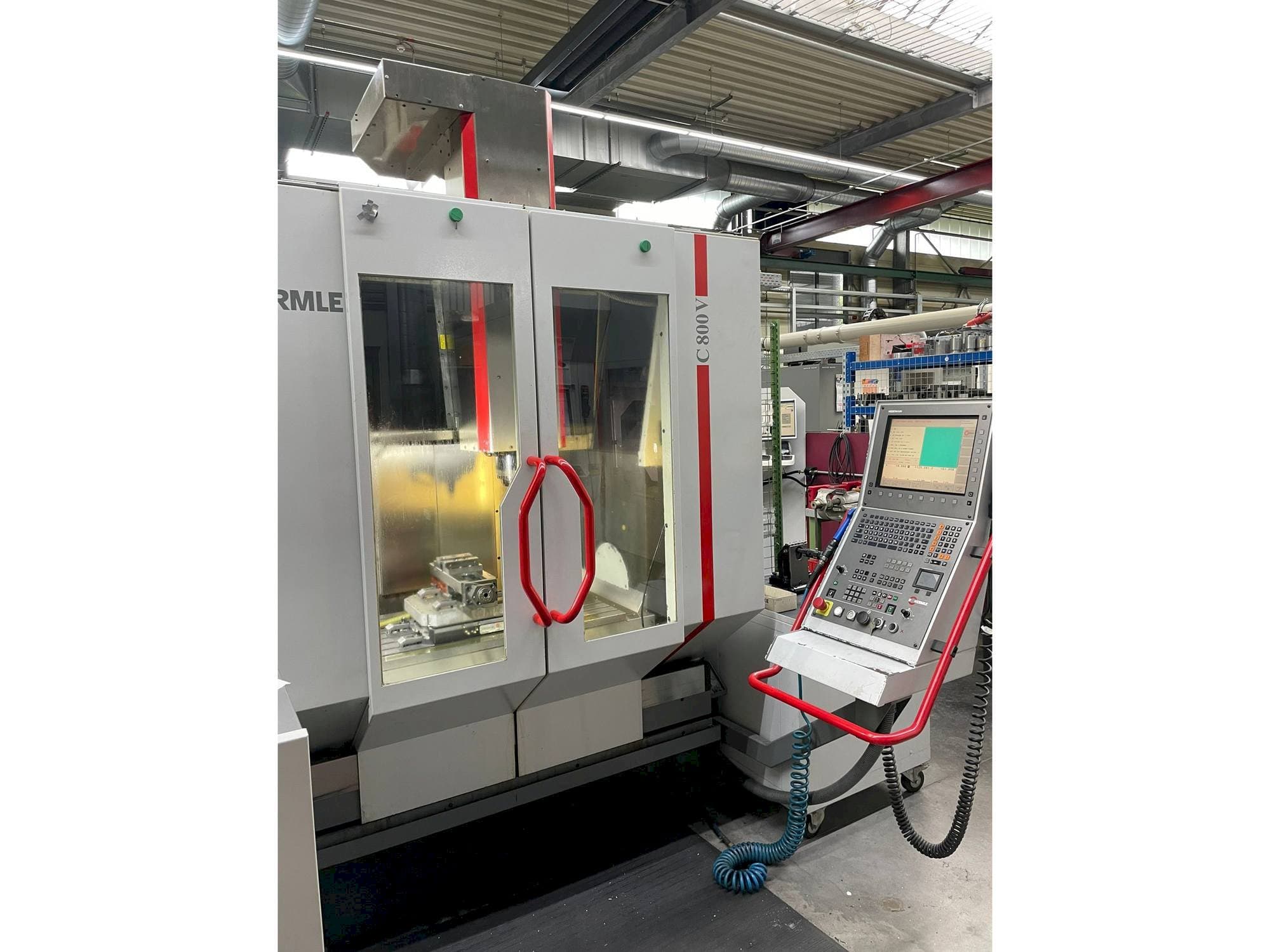 Prikaz stroja HERMLE C 800 V sprijeda