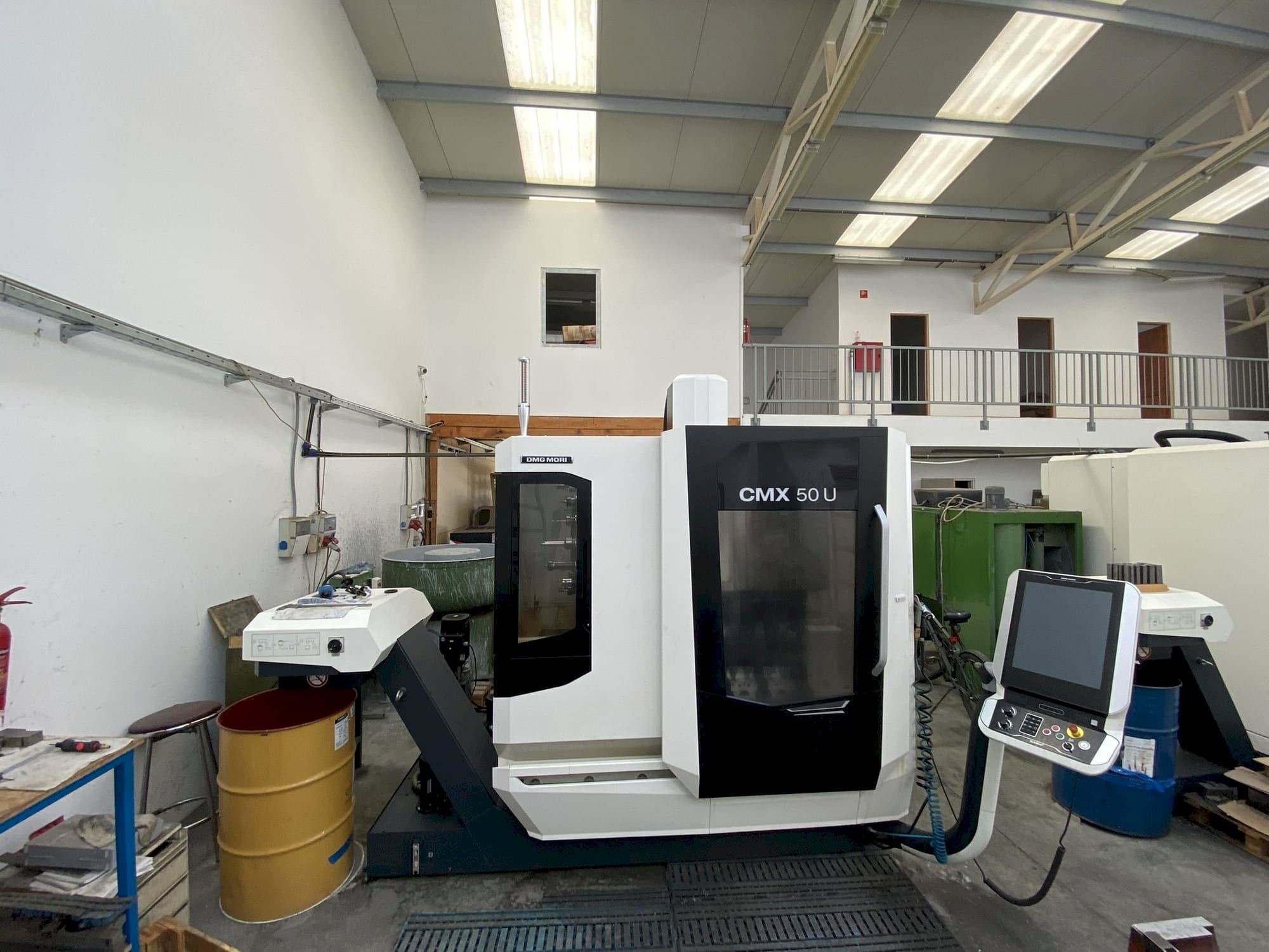 Prikaz  stroja DMG MORI CMX 50 U  sprijeda
