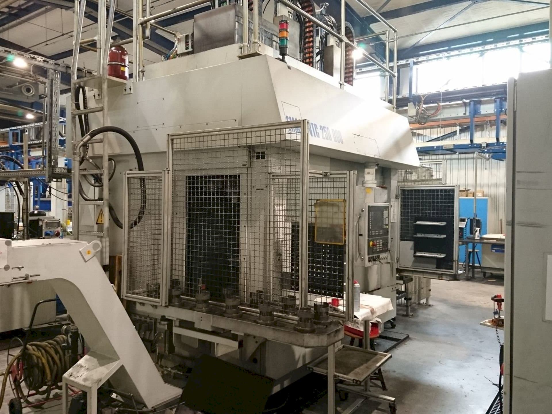 Prikaz stroja EMAG VTC 250 DUO sprijeda