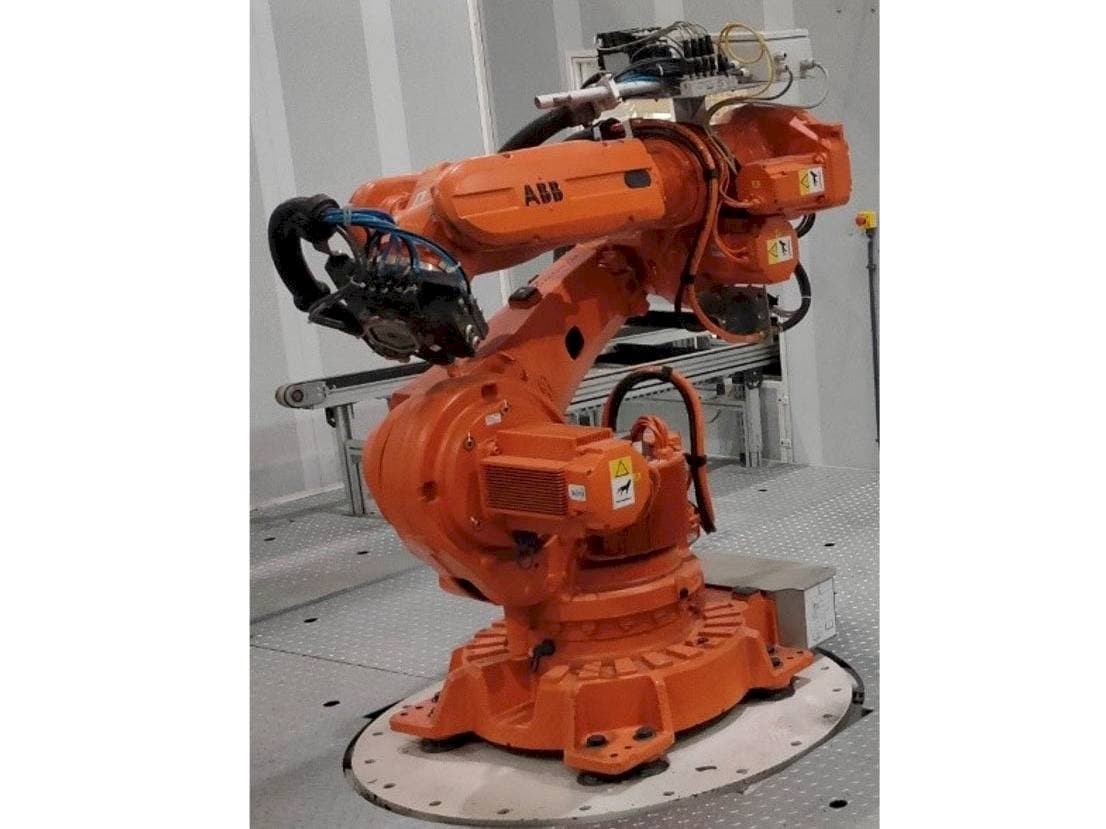 Prikaz stroja ABB IRB 6620-150/2.2 sprijeda