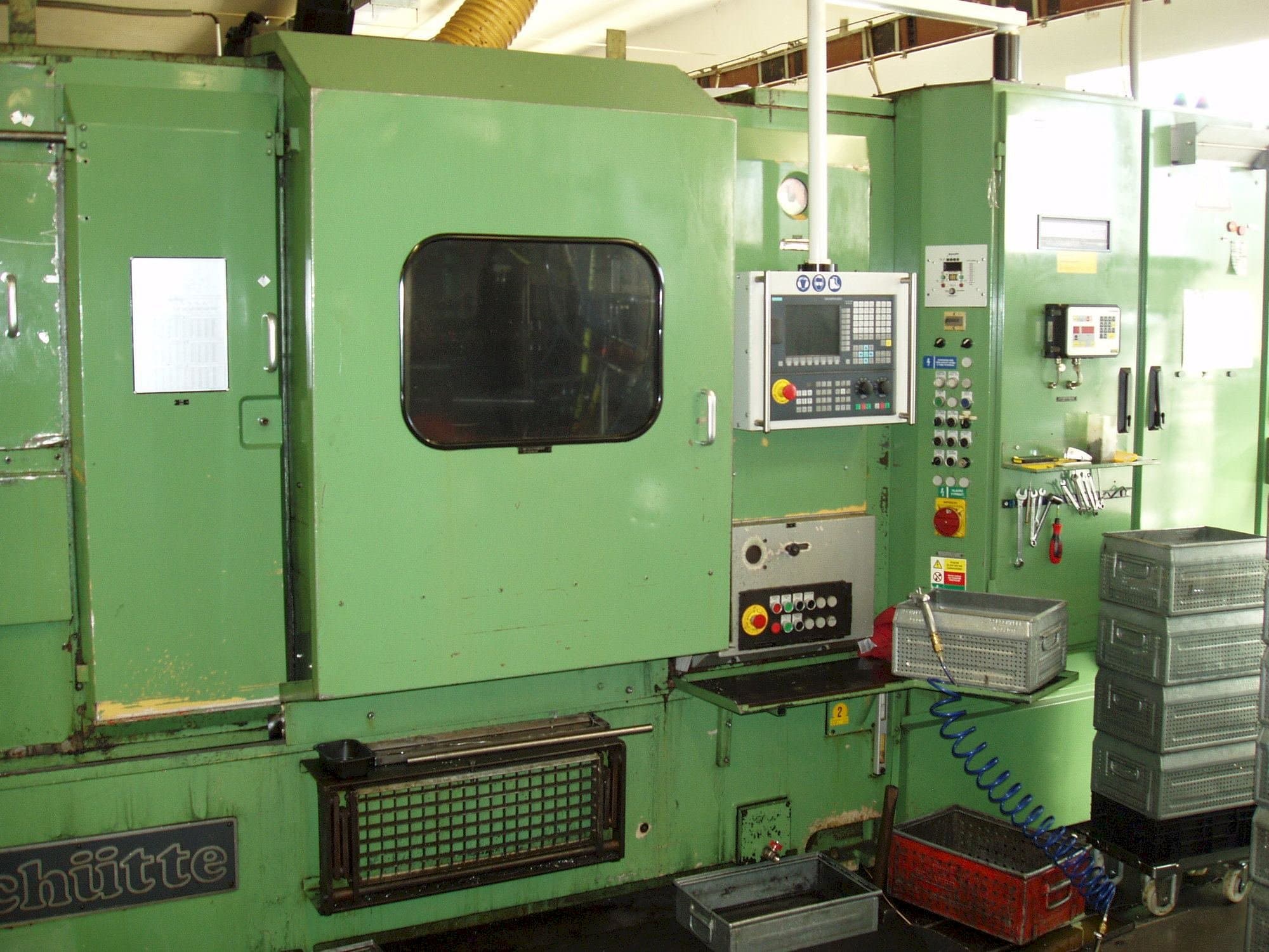 Prikaz stroja Schuette SF81 sprijeda