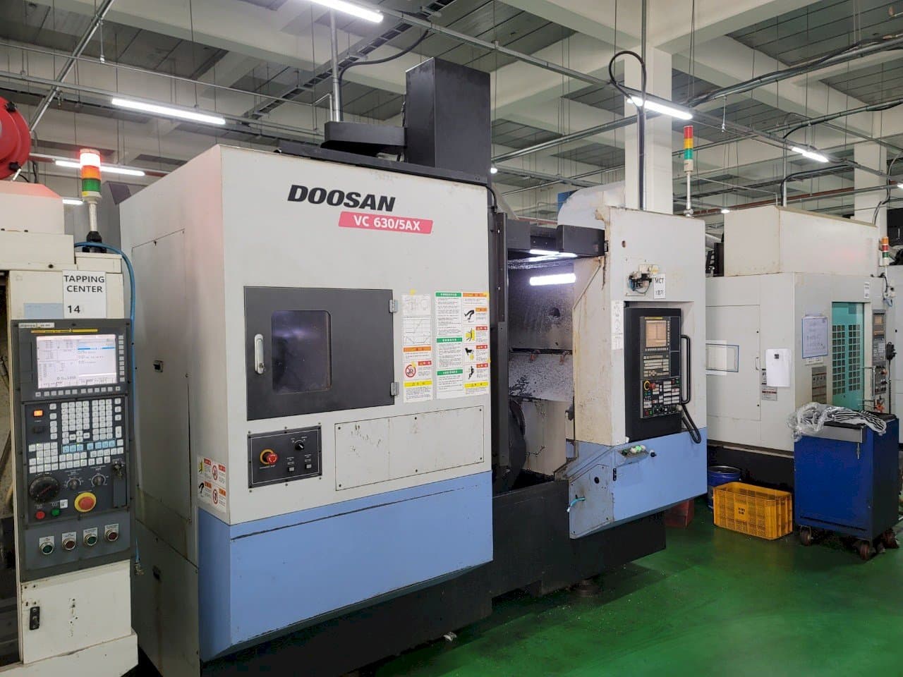 Prikaz stroja Doosan VC 630/5AX sprijeda