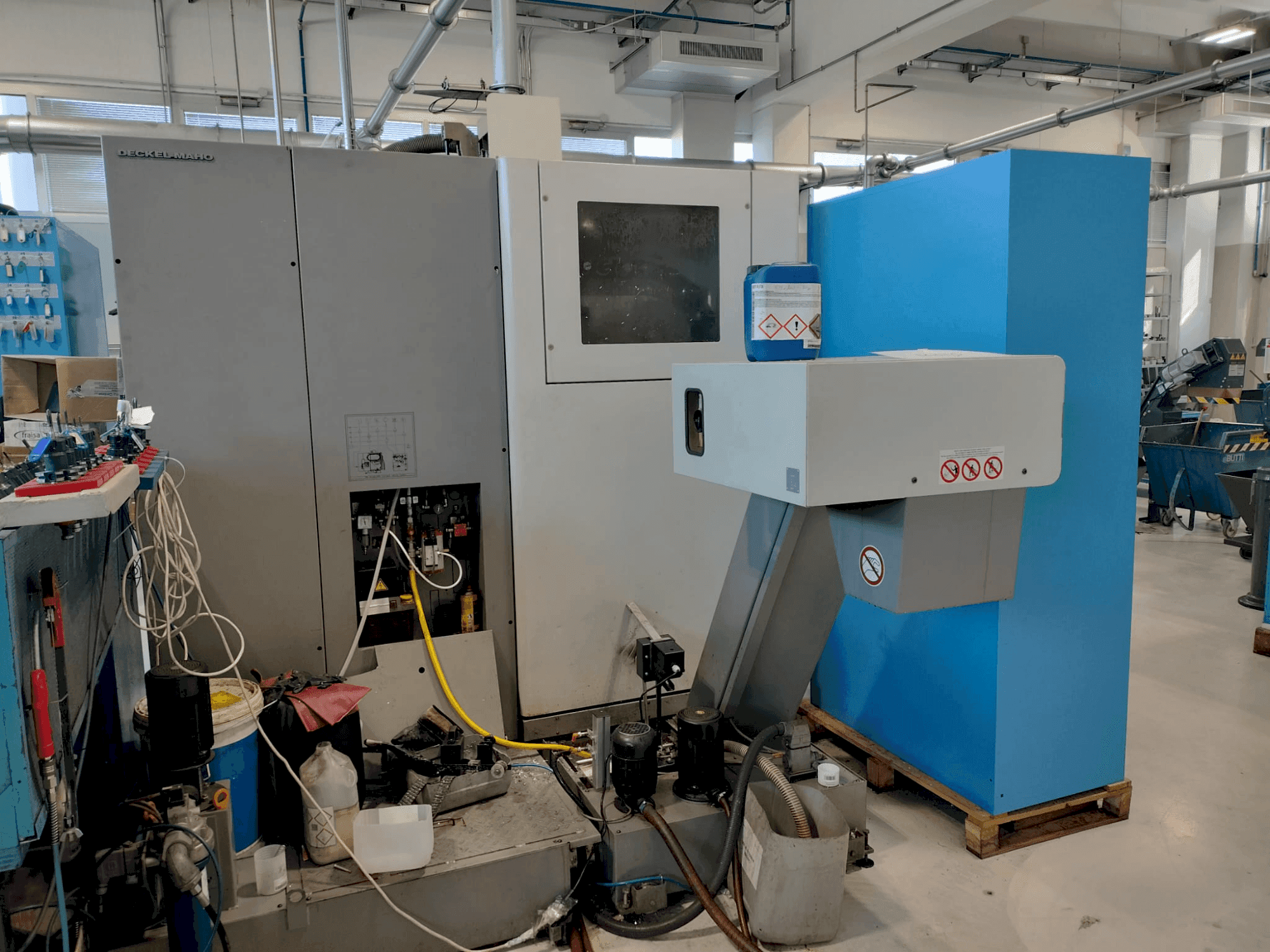 Prikaz stroja DMG DECKEL MAHO DMC 635V sprijeda