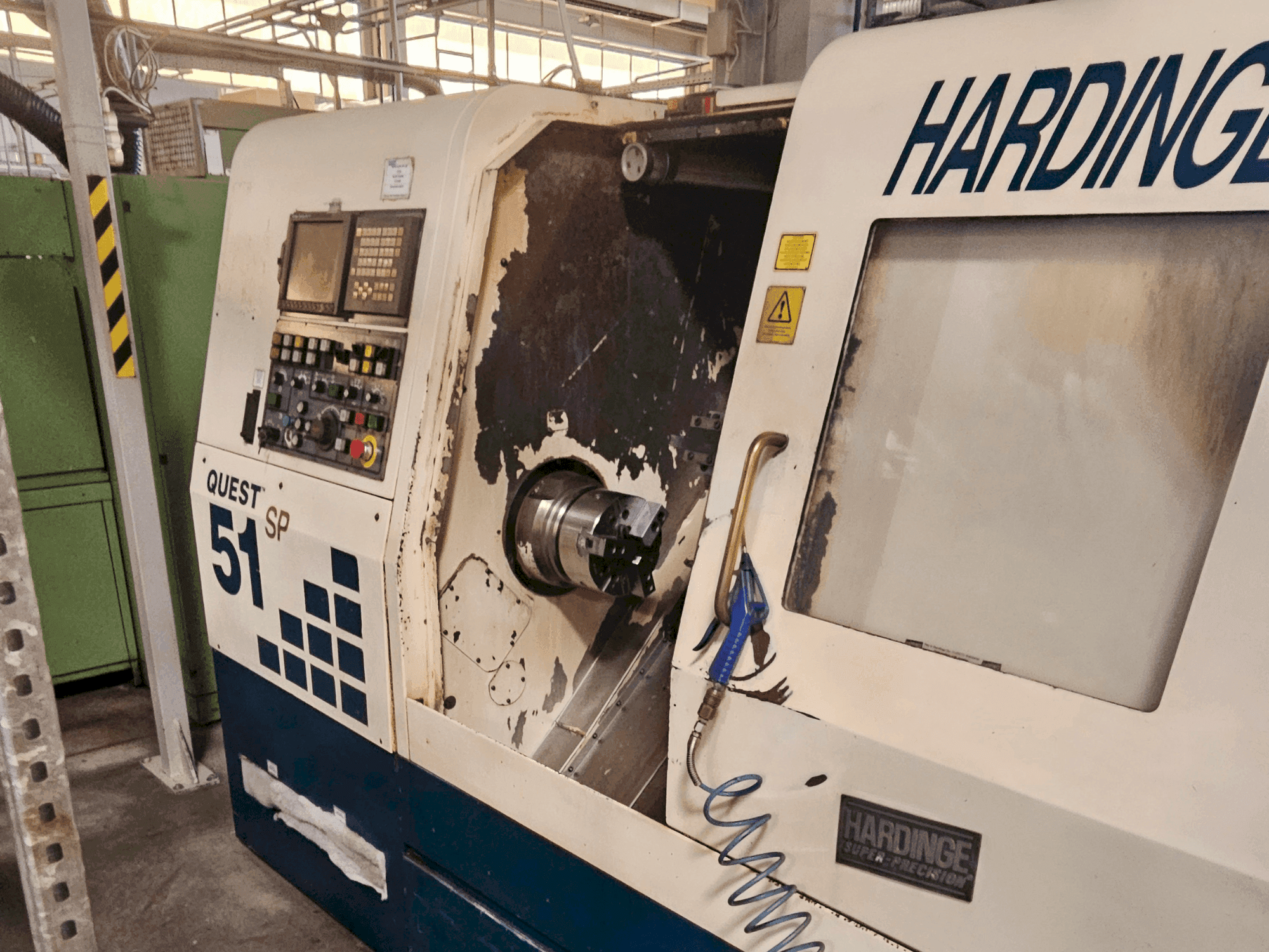 Prikaz stroja HARDINGE Quest 51 SP sprijeda