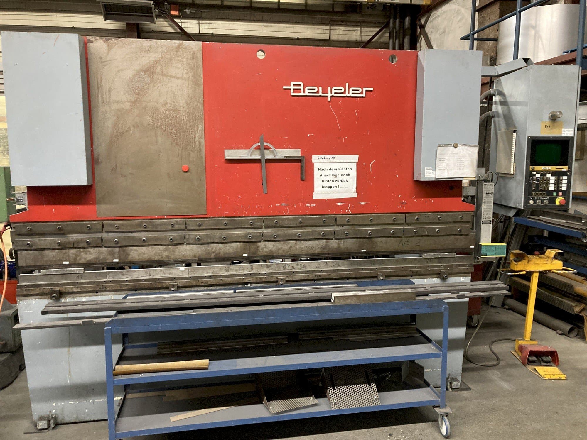 Prikaz stroja BEYELER M3 sprijeda