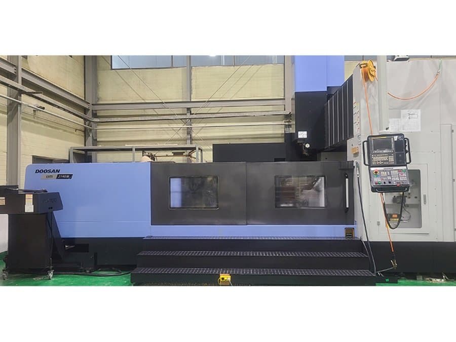 Prikaz stroja Doosan BM 2740M sprijeda