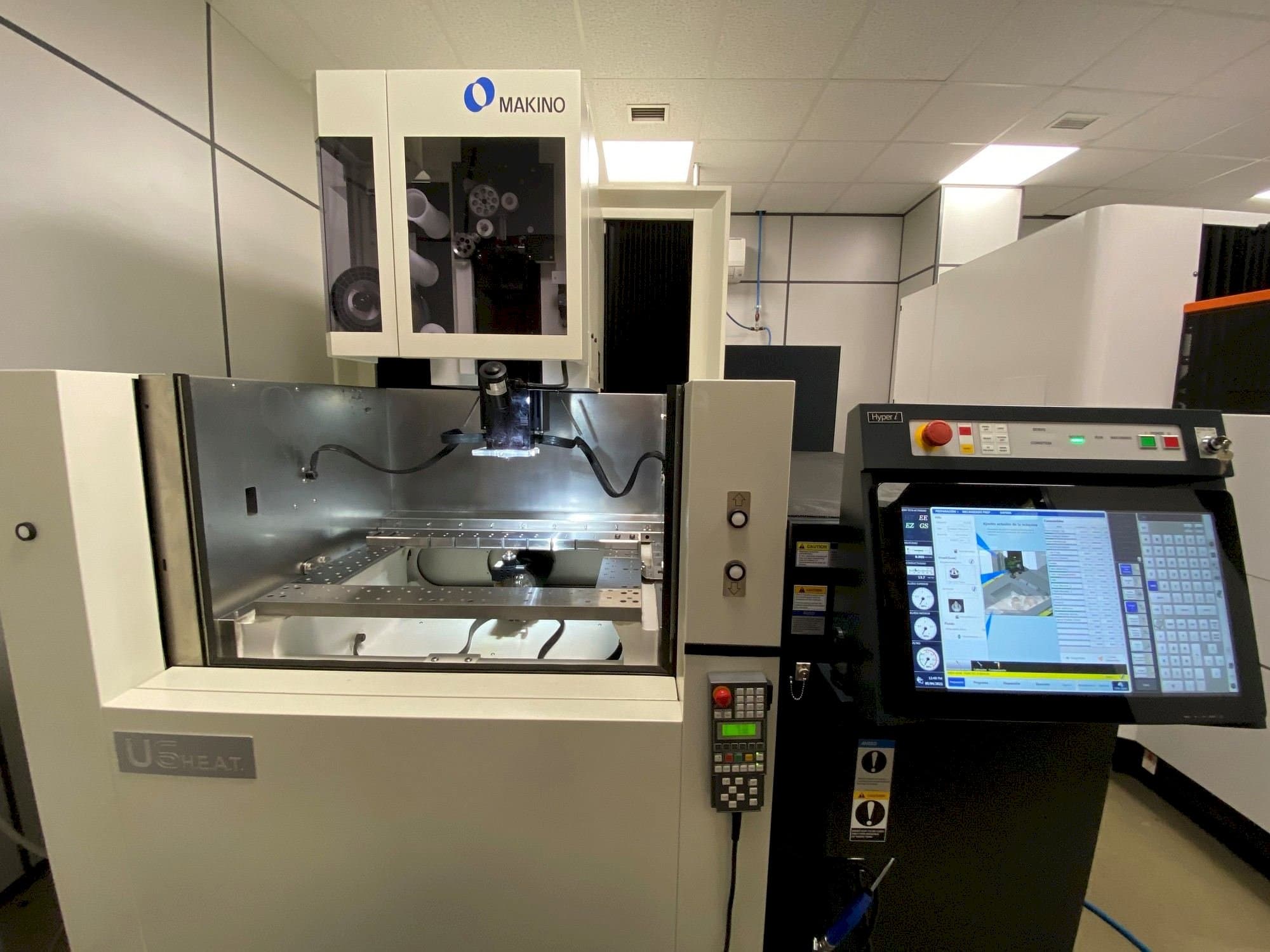 Prikaz stroja Makino U6 H.E.A.T. sprijeda