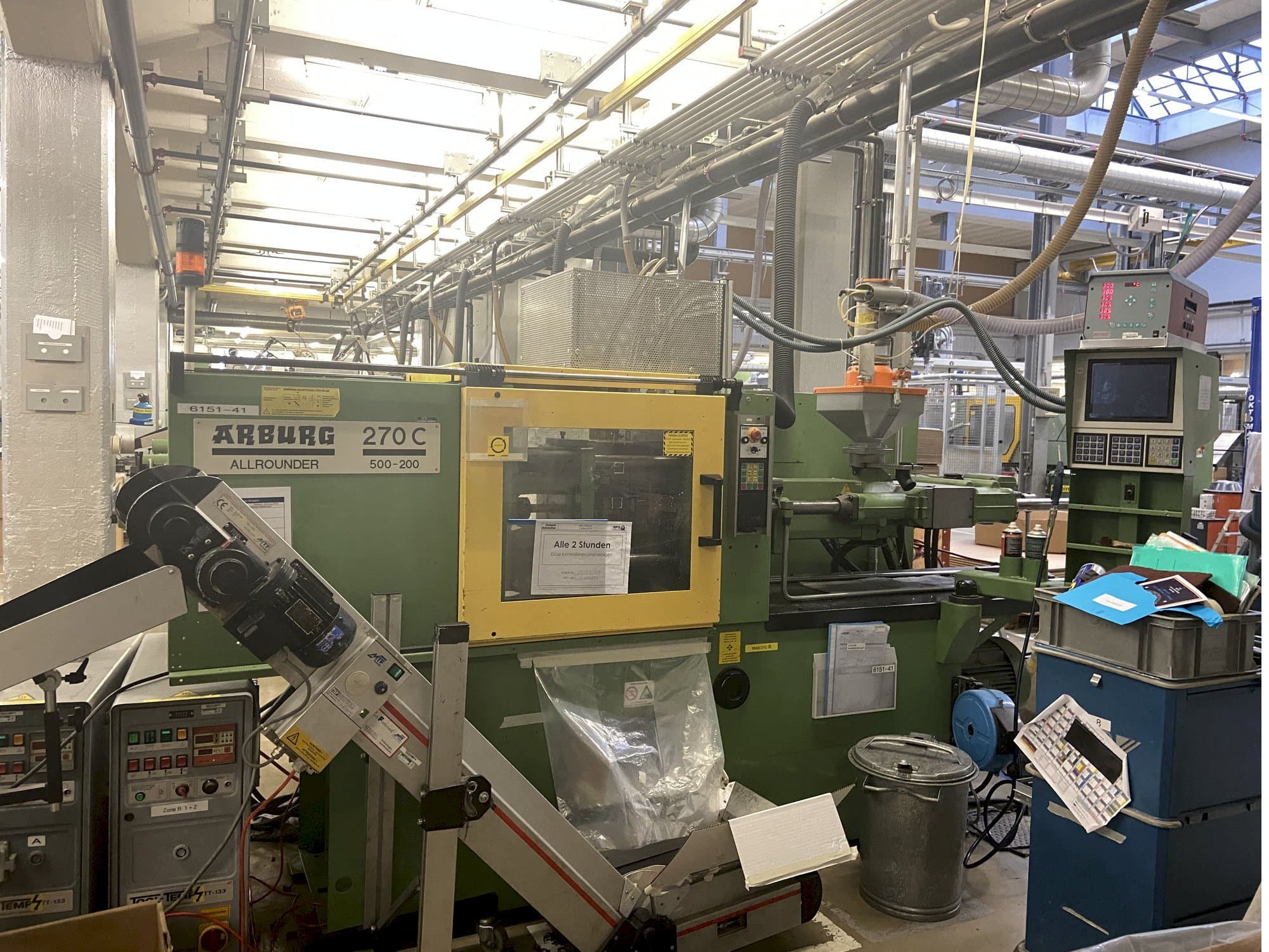 Prikaz stroja Arburg ALLROUNDER 270 C 500 - 200 sprijeda
