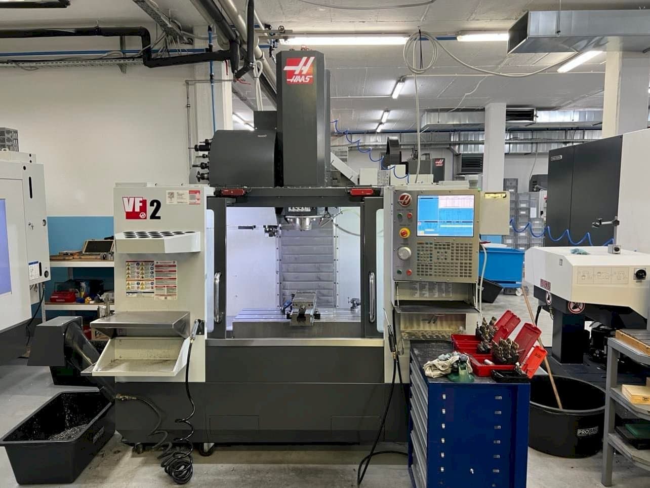 Prikaz stroja HAAS VF-2 sprijeda