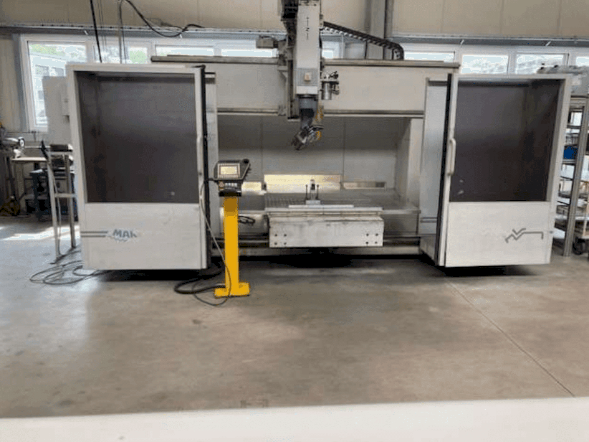 Prikaz stroja MAKA MK 7s sprijeda