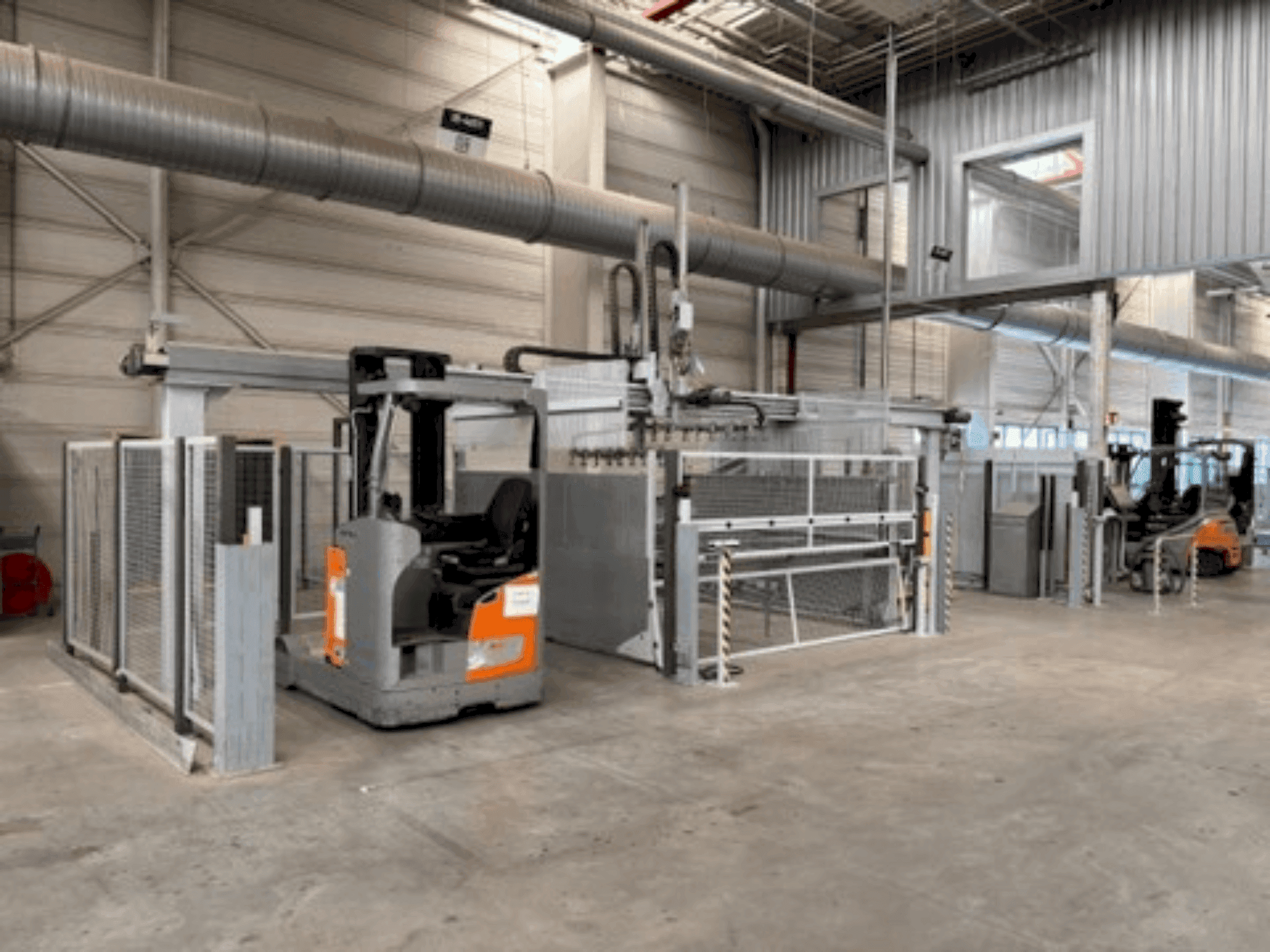 Prikaz  stroja LIGMATECH VKF-100/25/13/R/2/1  sprijeda