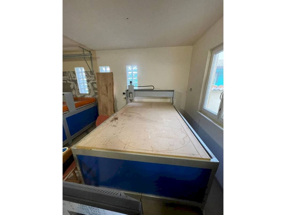 Prikaz stroja ALTMAN T2 sprijeda