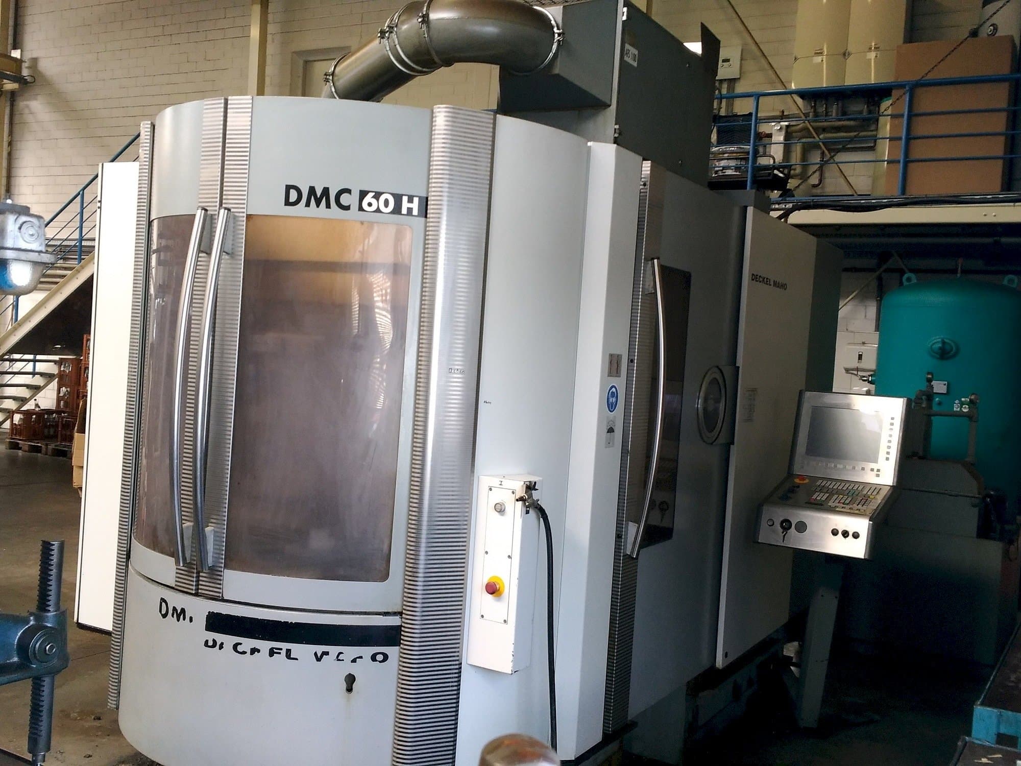 Prikaz stroja DECKEL MAHO DMC 60H hi-dyn sprijeda
