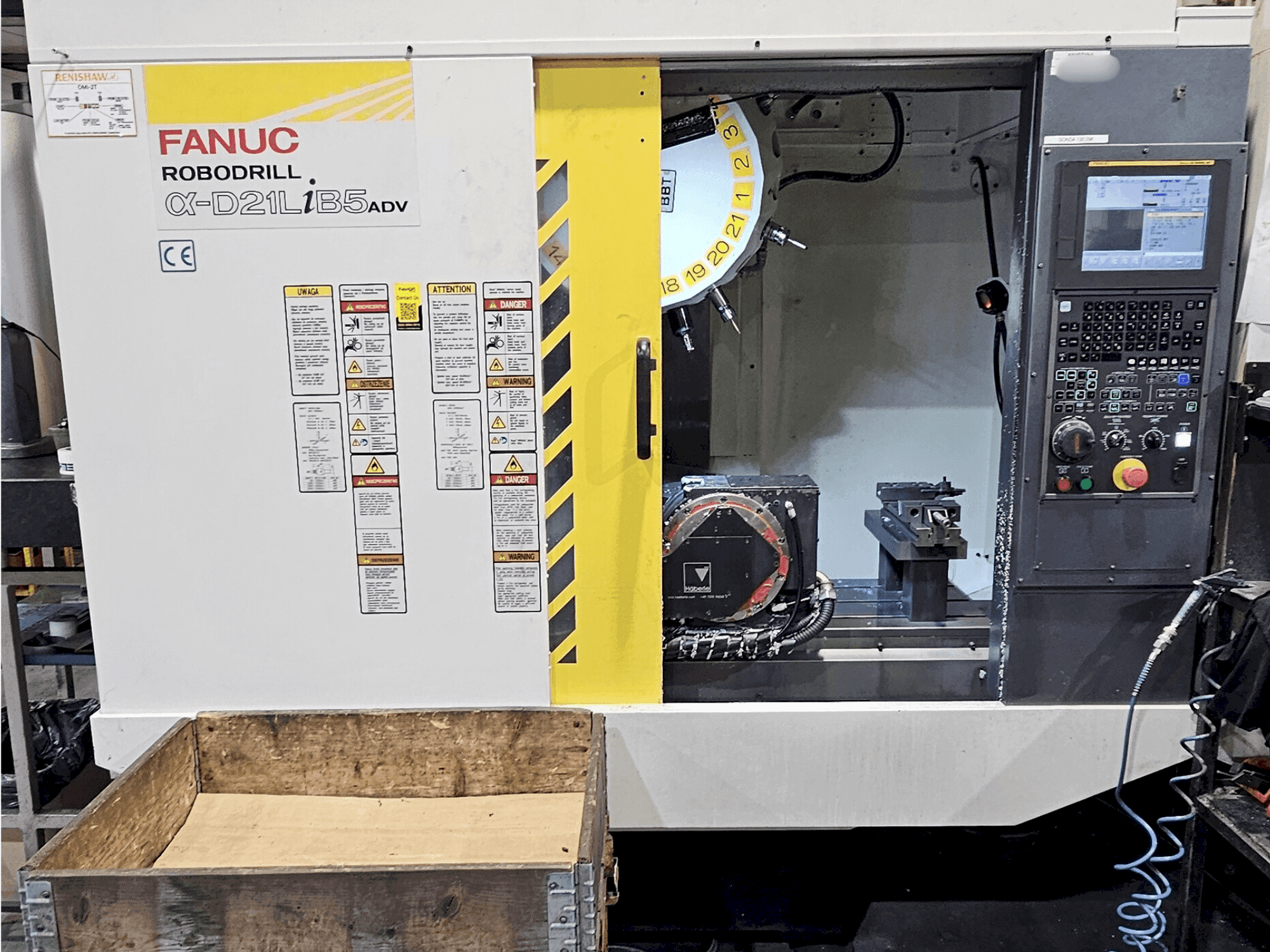 Prikaz  stroja FANUC Robodrill α-D21L iB 5 ADV  sprijeda