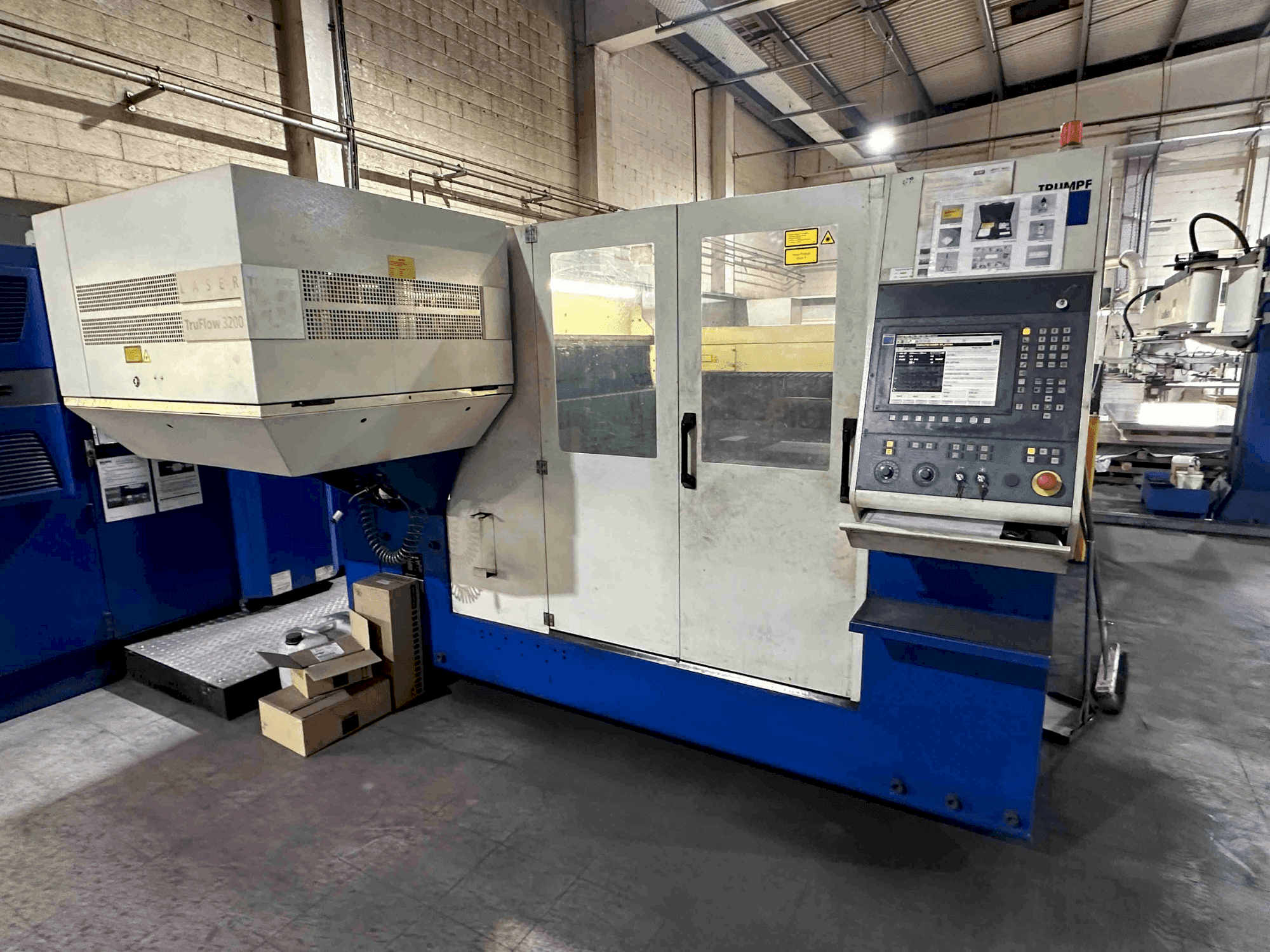 Prikaz  stroja TRUMPF Trulaser 3030  sprijeda