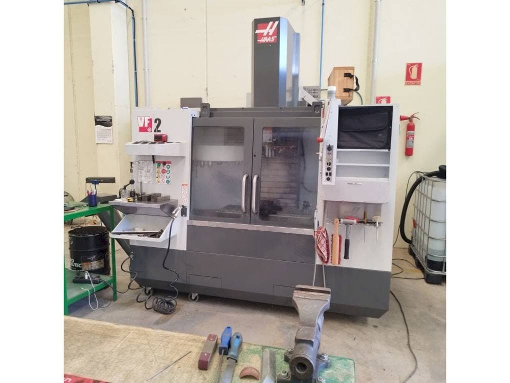 Prikaz stroja HAAS VF-2 sprijeda