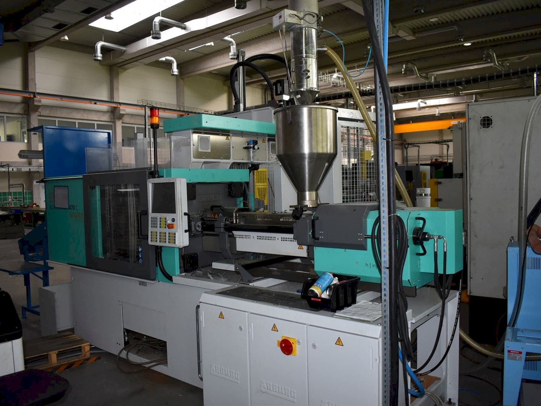 Prikaz stroja Arburg ALLROUNDER 470 C 1500 - 400 sprijeda