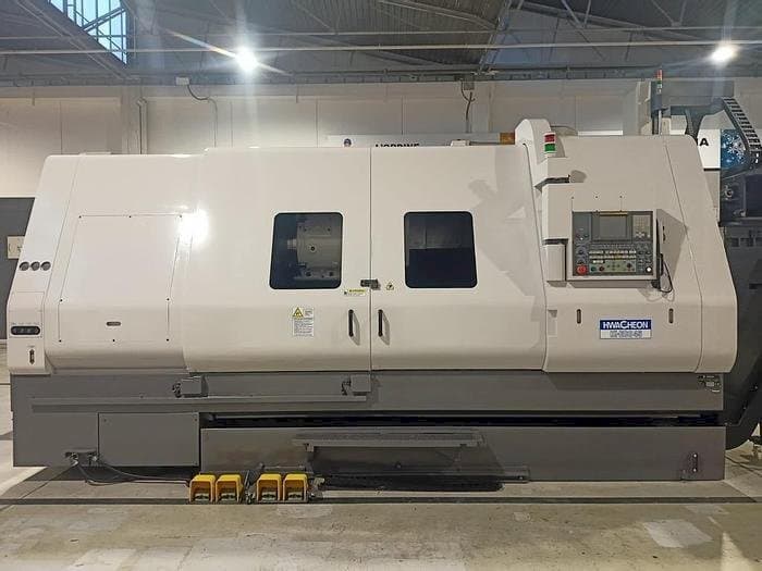 Prikaz stroja HWACHEON HI-ECO 45 sprijeda