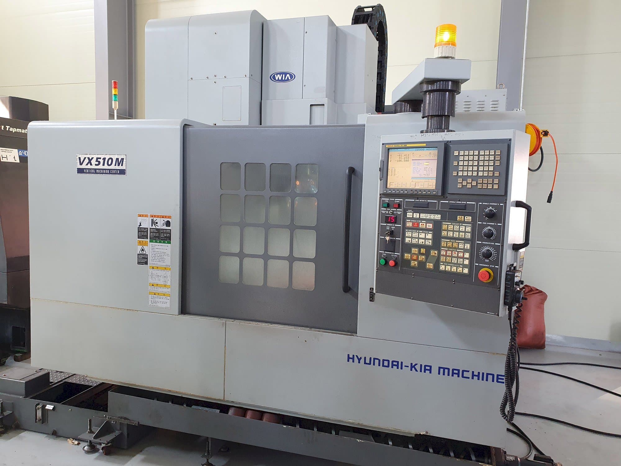 Prikaz  stroja Hyundai Kia VX510M  sprijeda