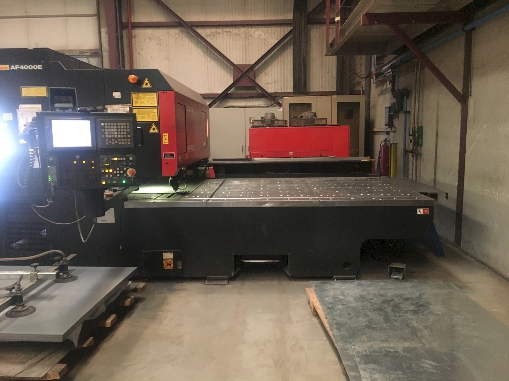 Prikaz stroja AMADA LC 2415 A3 sprijeda