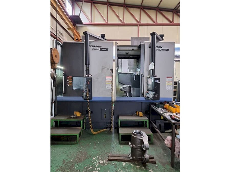 Prikaz stroja Doosan Puma V8300 sprijeda