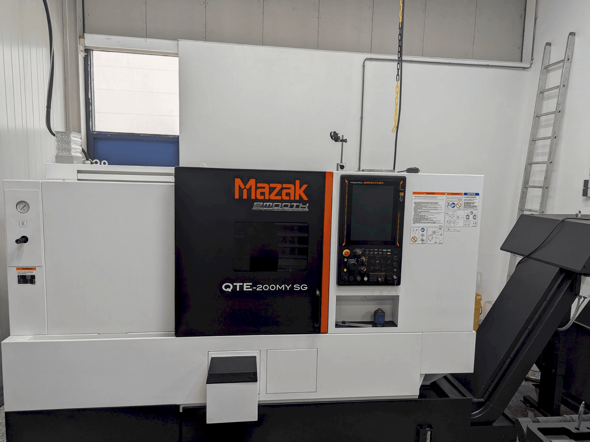 Prikaz stroja Mazak QTE-200MY SG sprijeda