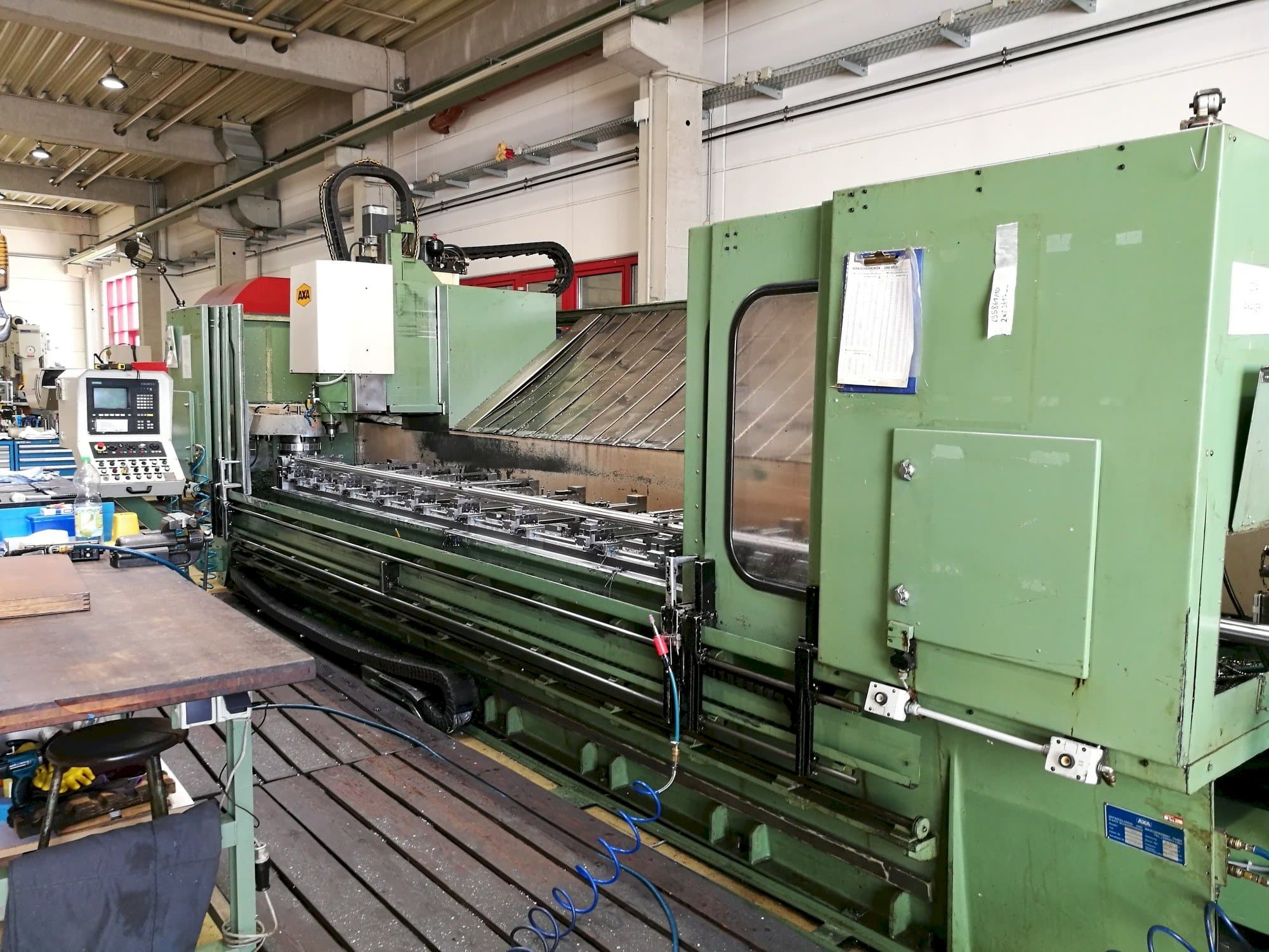 Prikaz stroja AXA VSC 3 sprijeda