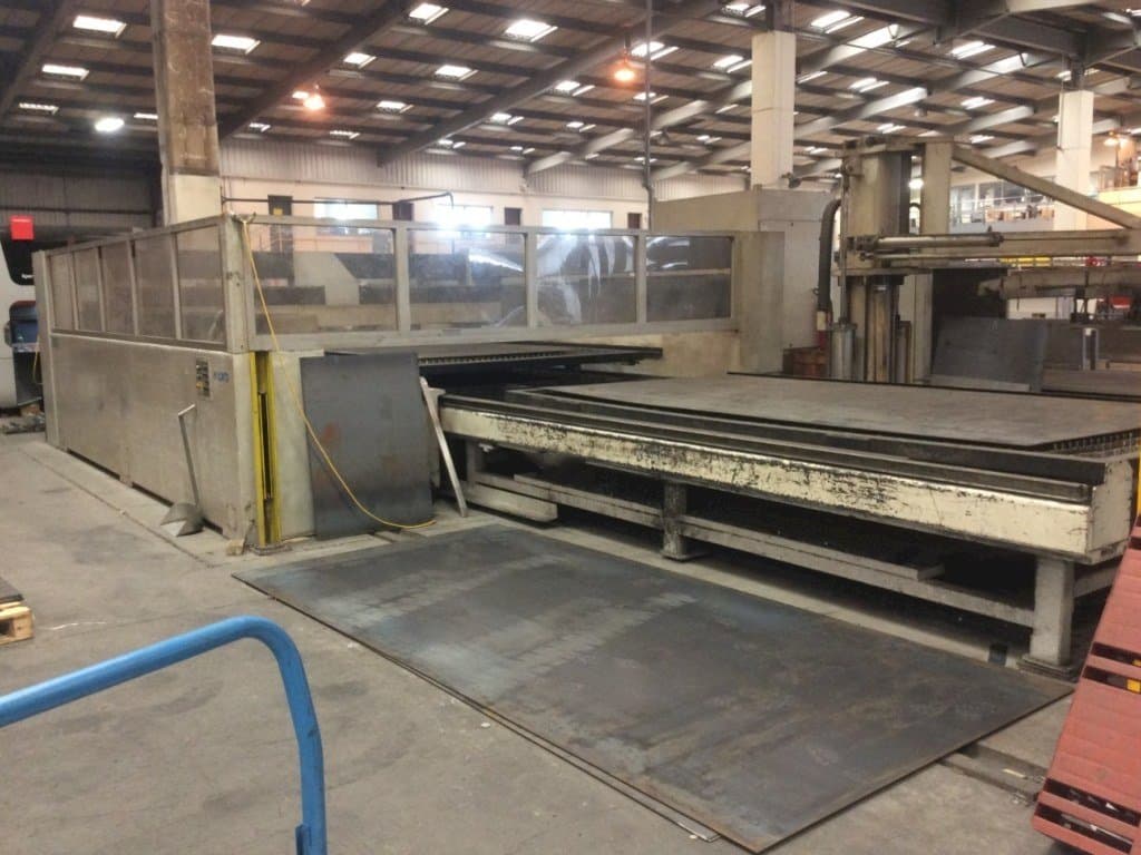 Prikaz  stroja LVD Implus 4030  sprijeda