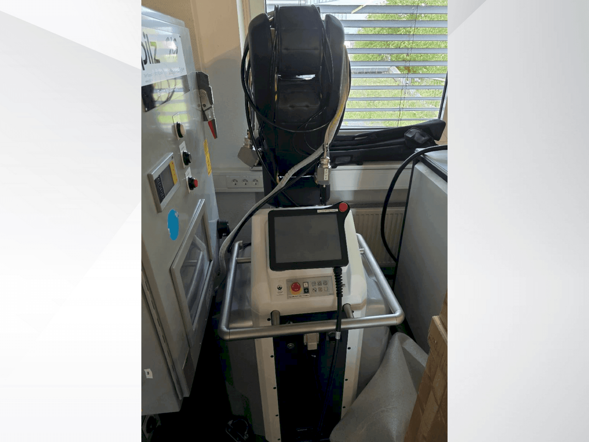 Prikaz stroja FANUC LR Mate 200iD/7L sprijeda