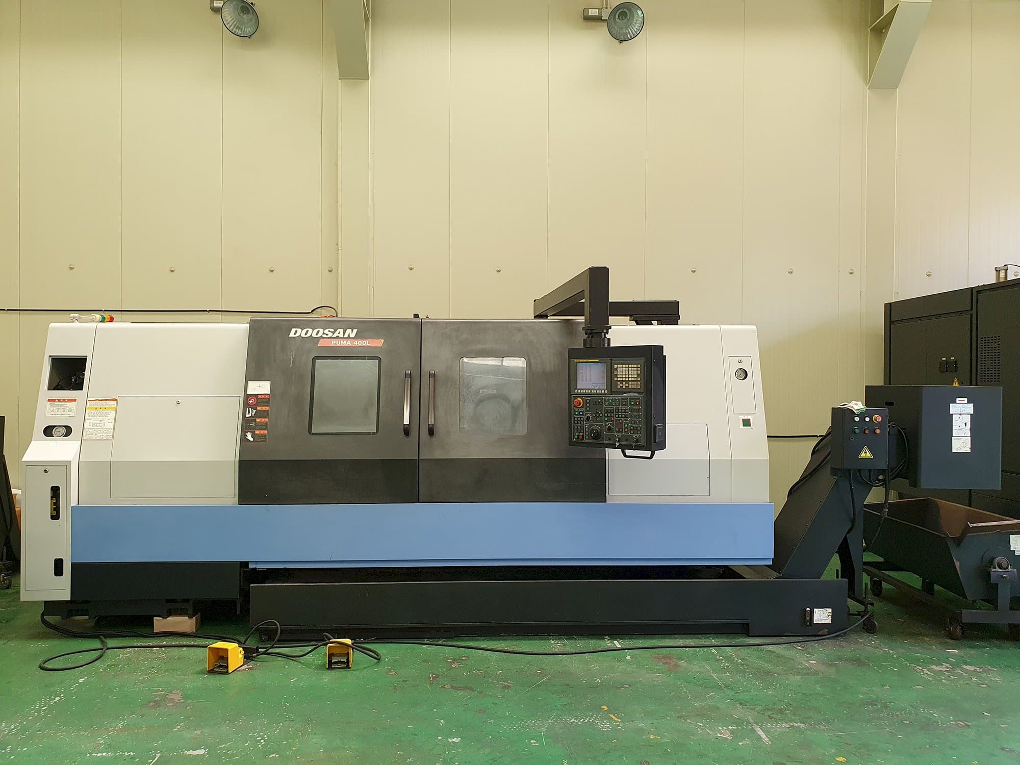 Prikaz stroja Doosan PUMA 400LB sprijeda