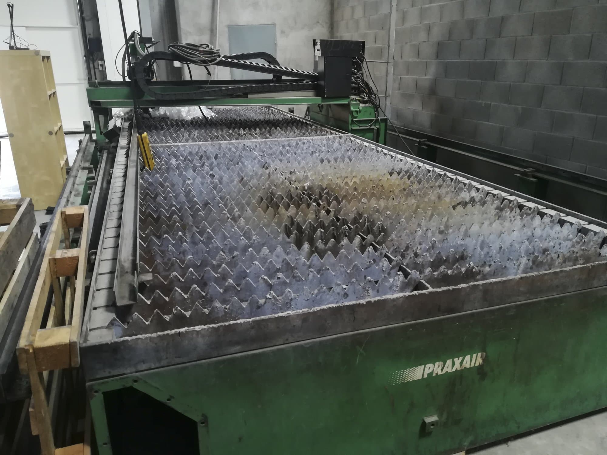 Prikaz stroja Praxair P 2500S sprijeda