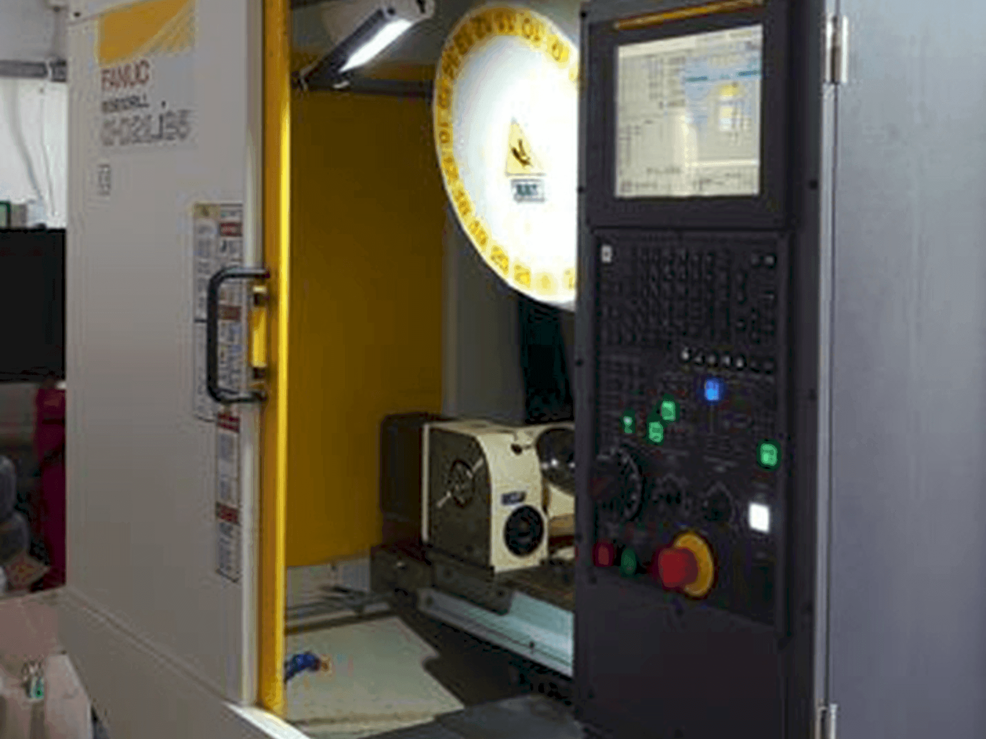 Prikaz stroja FANUC ROBODRILL α-D21LiB5 sprijeda