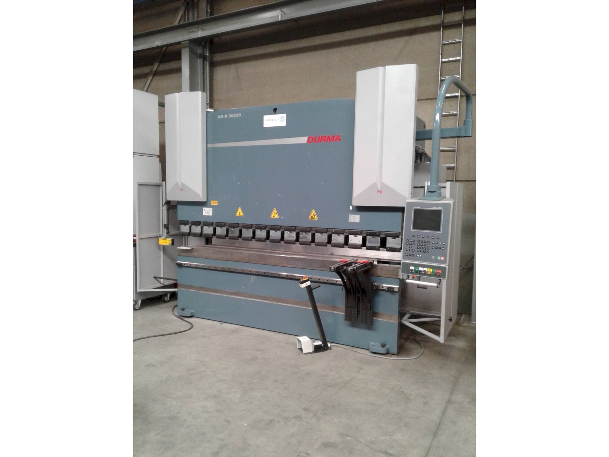 Prikaz stroja Durma AD-R 30220 sprijeda