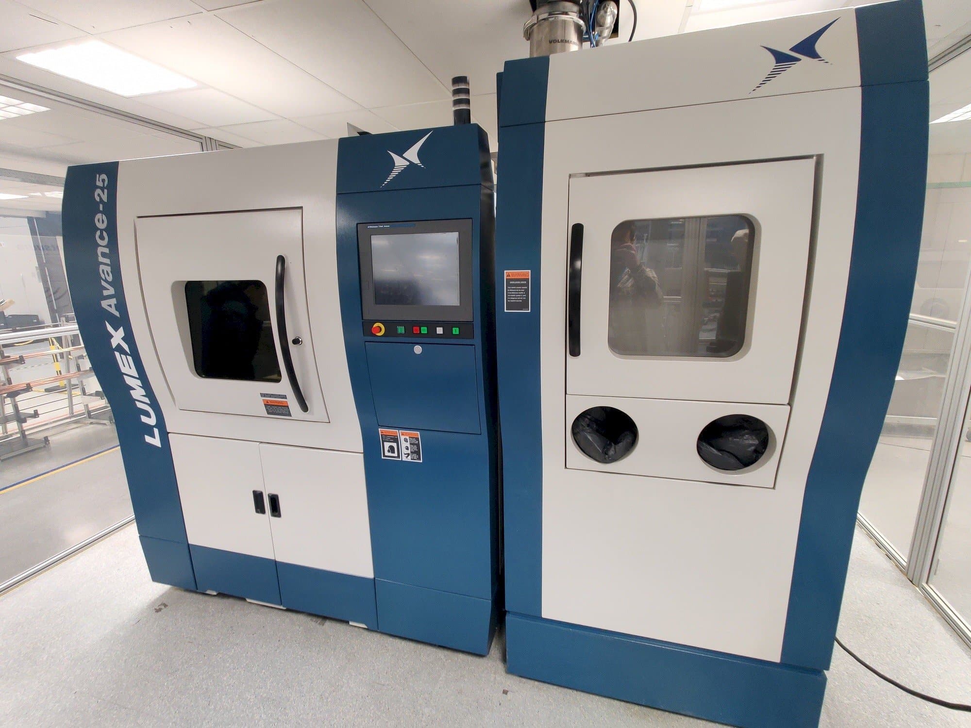 Prikaz  stroja Matsuura Lumex Avance-25  sprijeda